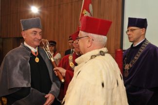 Prof. Stanisław Bielecki, rektor PŁ, nadaje tytuł DHC PŁ - Sir Jim McDonald