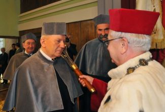Prof. Stanisław Bielecki, rektor PŁ, nadaje tytuł DHC PŁ prof. Andrzejowi Tylikowskiemu