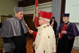 Prof. Stanisław Bielecki, rektor PŁ, nadaje tytuł DHC PŁ prof. Bogdanowi Marcincowi