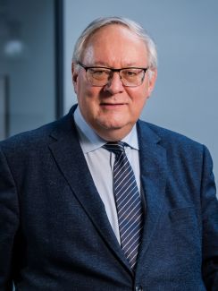 Zdjęcie portretowe: prof. dr hab. inż. Grzegorz Wielgosiński