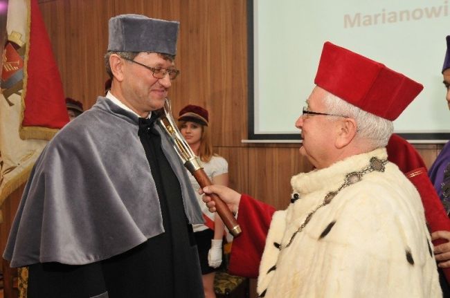 Prof. Stanisław Bielecki, rektor PŁ, nadaje tytuł DHC PŁ prof. Marianowi Wiercigrochowi