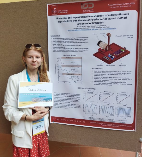  Image Sandra Zarychta i jej nagrodzony poster, fot. arch. prywatne