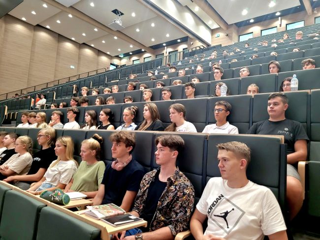 Uczniowie podczas spotkania inaugurującego Tydzień z mateamtyką, fiyką i chemią w PŁ, fot. Jacek Szabela