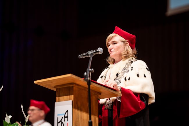 Podczas Inauguracji przemawia prof. Elżbiata Żadzińska, rektor UŁ,. fot. MiKołaj Zacharow