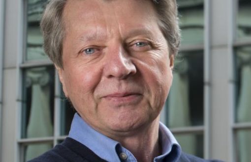 Zdjęcie portretowe prof. Krzysztofa Matyjaszewskiego.