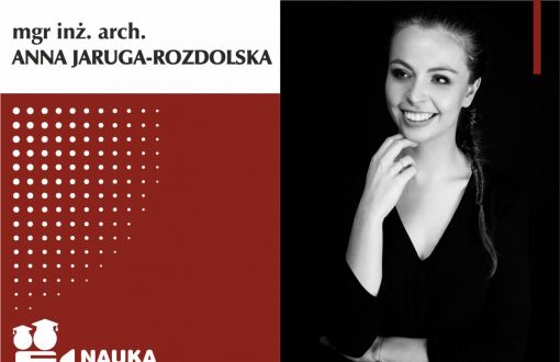 Grafika cyklu Nauka movie głosem młodych naukowców. Obraz podzielony na dwie części: lewa to grafika na biało-bordowym tle, prawa to zdjęcie bohatera. W lewym, górnym rogu, na białym tle czarny napis mgr inż. arch. Anna Jaruga-Rozdolska. Poniżej na bordowym tle logo cyklu: ikona kamery z nazwą cyklu. Po prawej stronie zdjęcie portretowe mgr inż. arch. Anna Jaruga-Rozdolska w czarnej sukni na ciemnym tle.