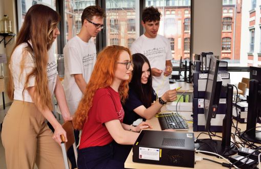 Studenci wydziału FTIMS PŁ na zajęciach w laboratorium, fot. arch. PŁ
