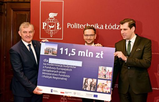 Czek na 11,5 mln zł przekazał wiceminister Waldemar Buda i wojewoda Tobiasz Bocheński, rektorowi PŁ prof. Krzysztofowi Jóźwikowi.