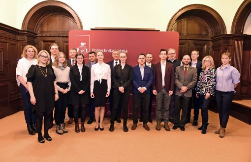 Zdjęcie grupowe: uczestnicy inauguracji pierwszej edycji programu E2TOP.