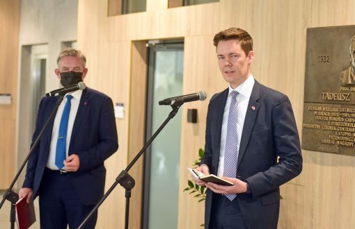 Rektor PŁ, prof. Krzysztof Jóźwik i  Pan Pablo Padrutta, podczas otwarcia wystawy.