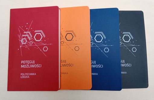 Notesy z kartkami w linię