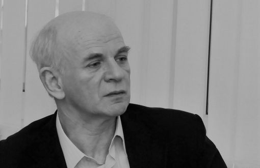 Czarno-białe zdjęcie portretowe: prof. Edward Jezierski.