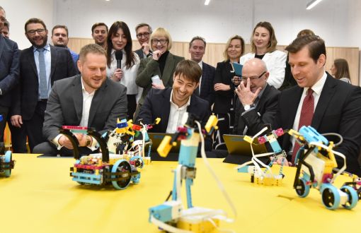 Invited guests: representatives of the authorities at the opening of the first PAKT laboratory in Poland