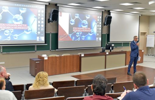 Vice-Rector for Science Professor Łukasz Albrecht, moderating the meeting