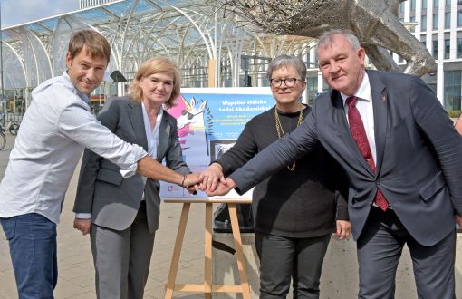 Rektorzy łódzkich uczelni od prawej prof. Krzysztof Jóźwik (PŁ), prof. Lucyna Woźniak (UMed), prof. Elżbieta Ządzińska (UŁ) oraz wiceprezydent Łodzi Adam Pustelnik, fot. Jacek Szabela