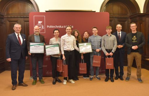 Authors of the winning ideas accompanied by Rector Prof. Krzysztof Jóźwik