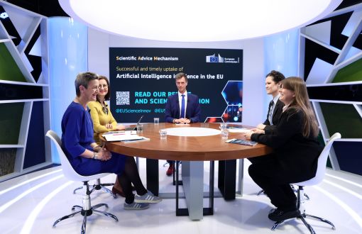 From left: the European Commission Executive Vice-President Margrethe Vestager and Commissioner for Innovation, Research, Culture, Education Youth Iliana Ivanova, prof. Anna Fabijańska (TUL) co-chair of  SAPEA and chair Group of Chief Scientific Advisors prof. Nicole Grobert z University of Oxford 
