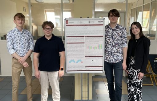 Hubert Jatczak, Wiktor Stępniewski, Paulina Szczepaniak i Mikołaj Zakrzewski 